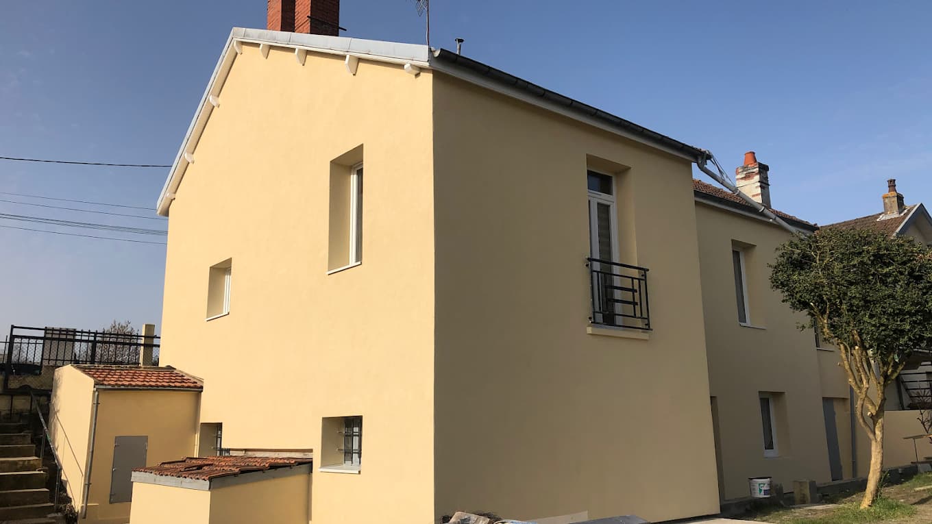 Maison après isolation extérieure et crépi à Montceau-les-Mines